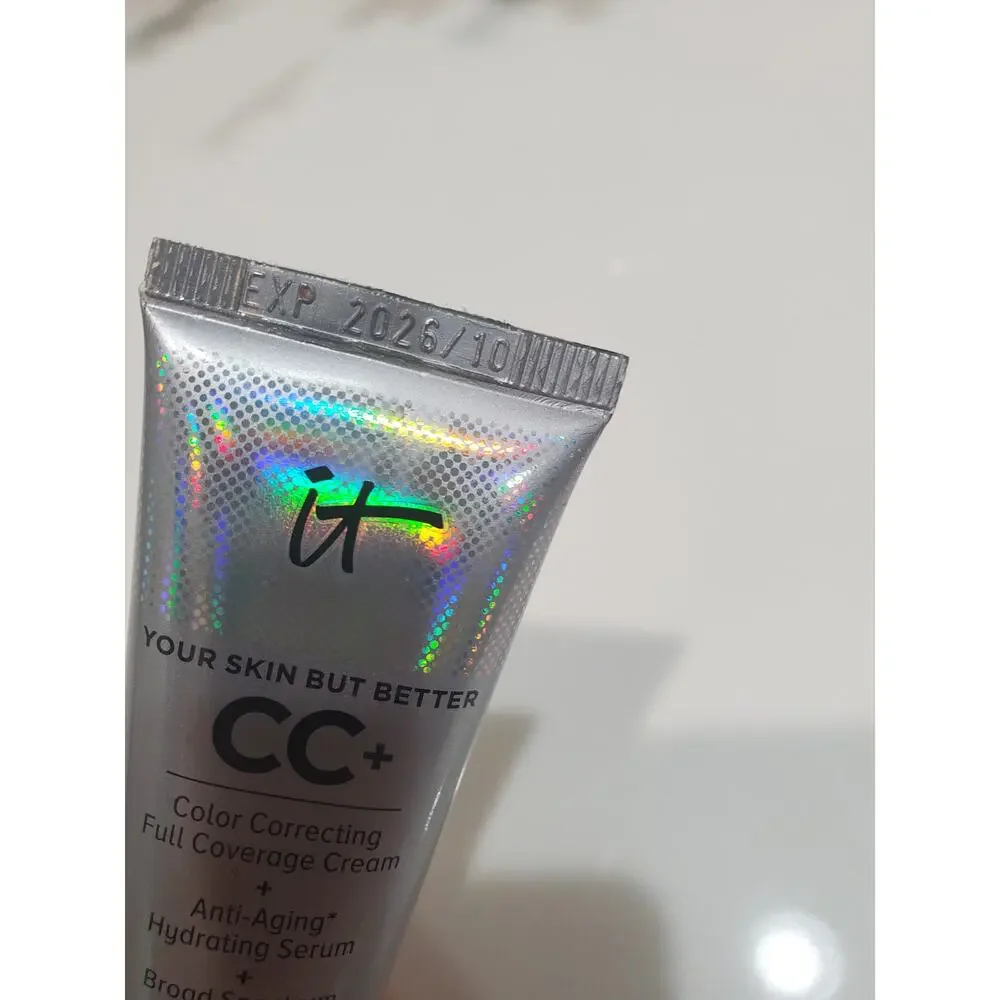 It Cosmetics CC Color Correcting Full Coverage color Fair Warm color tan rich
